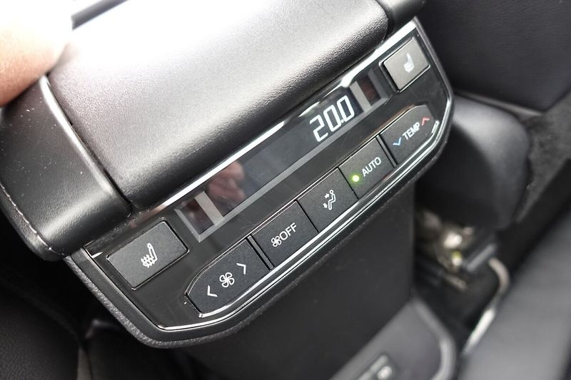 Toyota Highlander 2,5HSD Executive + Skyview (Pr - fotka 26 z 38