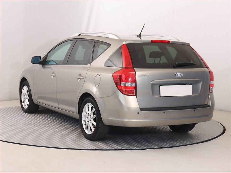Kia Ceed (2010) 1.6 CVVT, Serv.kniha - fotka 4 z 16