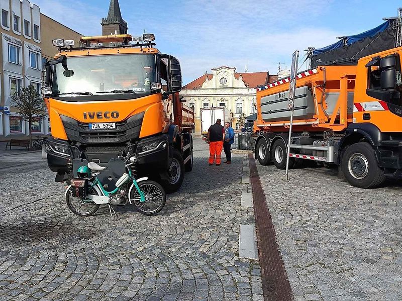 Tak vypadaly hrátky s těžkou silniční technikou na náměstí v Havlíčkově Brodě. Podívejte se