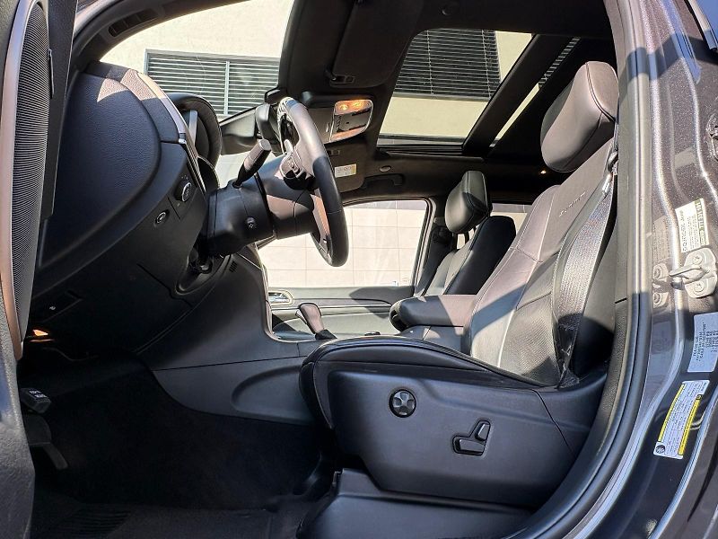 Jeep Grand Cherokee 3.0 CRD 184 kW 4X4 SUMMIT, ČR - fotka 19 z 59