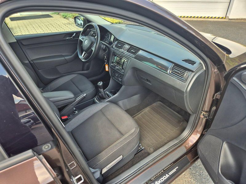 Škoda Rapid (2015) Ambition 1.2 TSI 63 kW 5°manuá - fotka 19 z 27