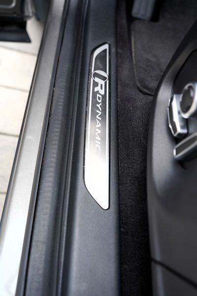 Jaguar E-Pace D200 4WD R-Dynamic/Aut/LED/fac - fotka 47 z 48