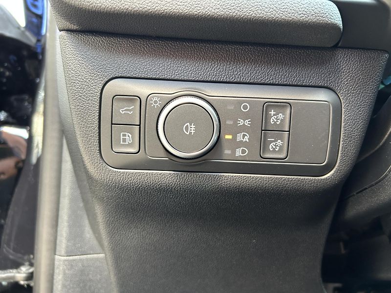 Ford Kuga ST-Line X 2.5 PHEV 178 kW - fotka 21 z 38