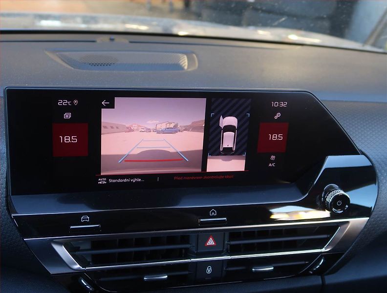 Citroën C4 (2021) 1.5 BlueHDi, Automat - fotka 20 z 20