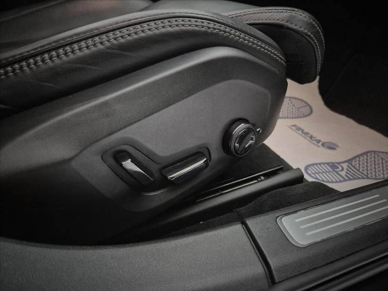 Volvo V90 CC D5 AWD Drive-E Pro POLESTAR - fotka 41 z 46