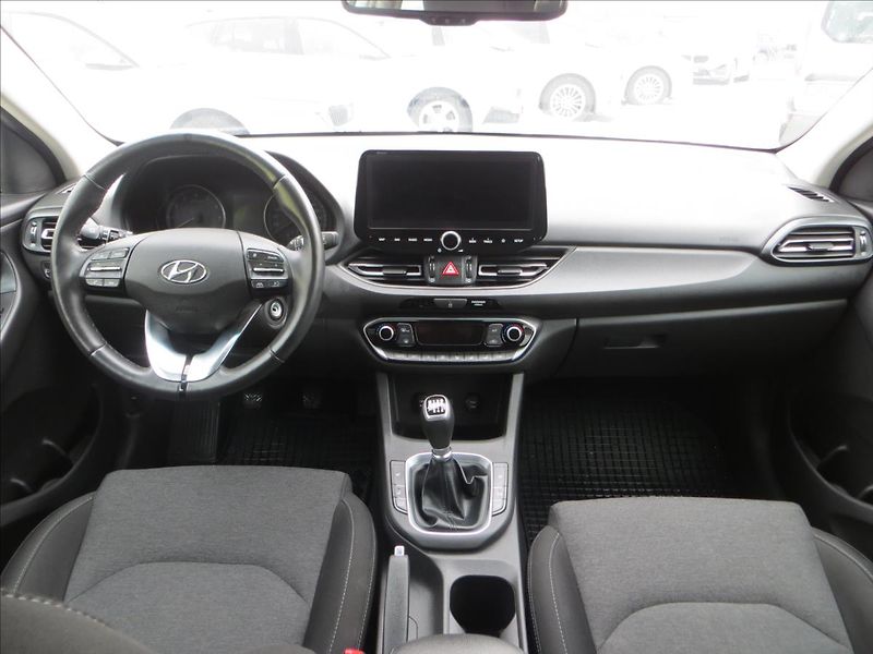 Hyundai i30 1,5 T-GDI 117kW Family Smart - fotka 26 z 26