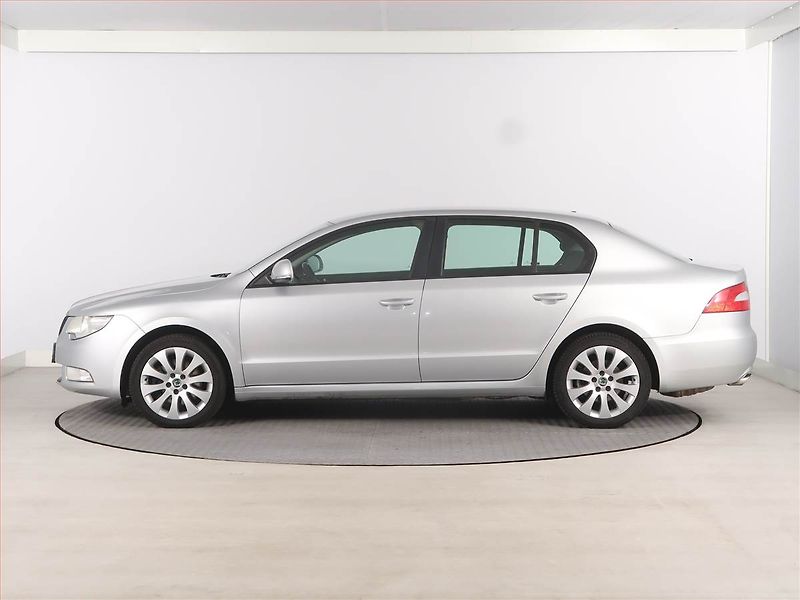 Škoda Superb (2013) Comfort 2.0 TDI, Tempomat - fotka 3 z 14
