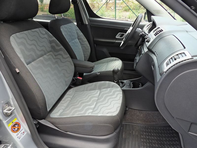 Škoda Roomster 1.2HTP 51kW Klima Tažné PDC - fotka 17 z 25