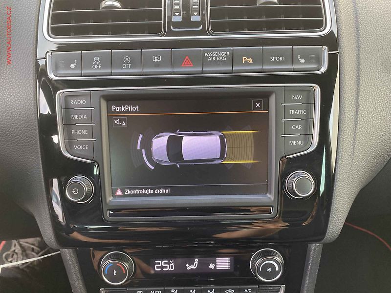 Volkswagen Polo (2015) 1.8 TSi, GTi, DSG, LED, navi - fotka 18 z 18