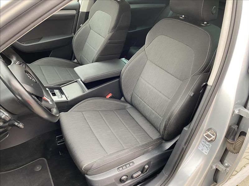 Škoda Superb 2,0 TDi  EXECUTIVE / DSG / NAV - fotka 10 z 37
