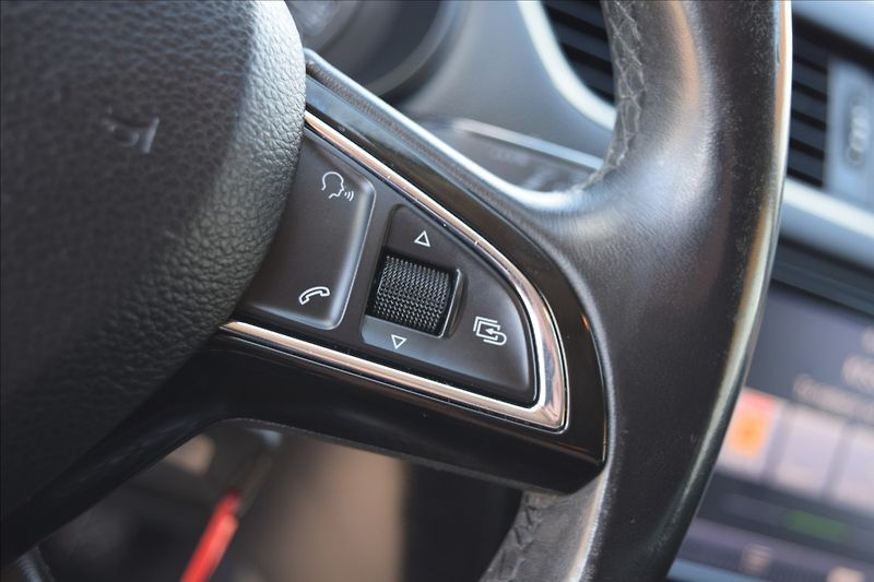 Škoda Octavia 2,0 TDI 110KW DSG TAŽNÉ NAVI - fotka 34 z 47