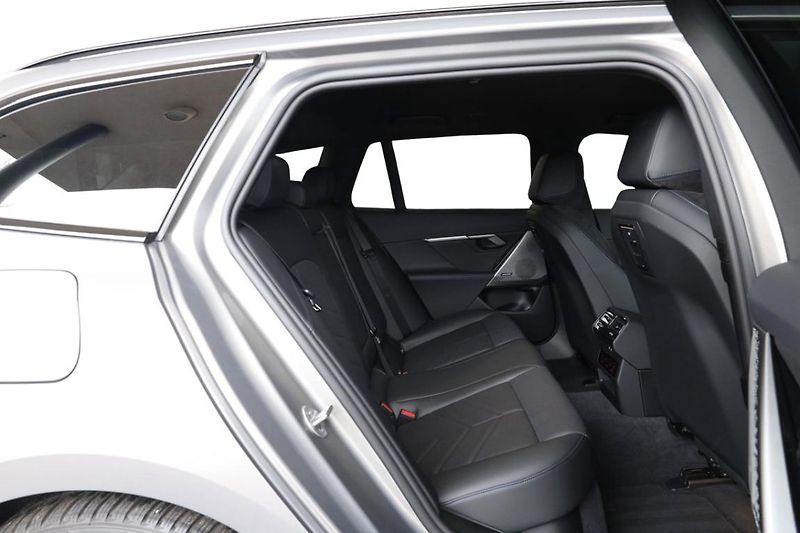 BMW Řada 5 540d xDrive Touring - fotka 6 z 28