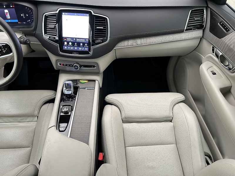Volvo XC90 2.0  B5 4x4 Plus - fotka 16 z 31
