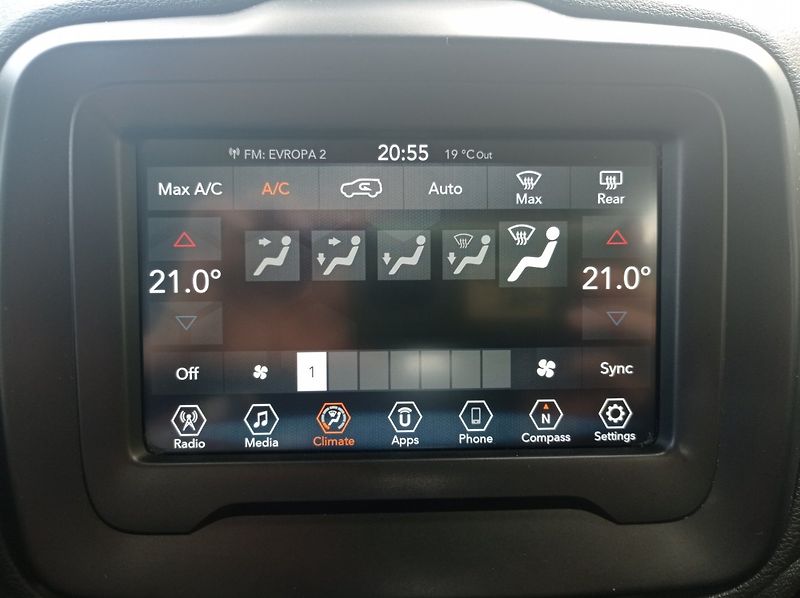 Jeep Renegade 2.0 JTD-MJET 4x4/1Maj/DigKlima - fotka 30 z 44
