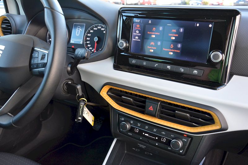 Seat Arona (2023) 1.0 TSI 70 kW Style - fotka 20 z 23