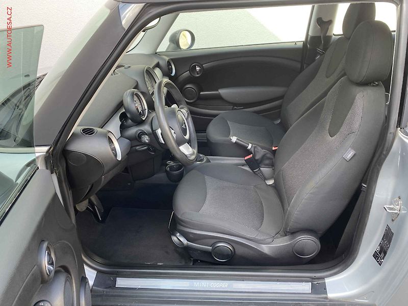 Mini Cooper (2008) 1.6D, AT, AC, temp - fotka 9 z 15