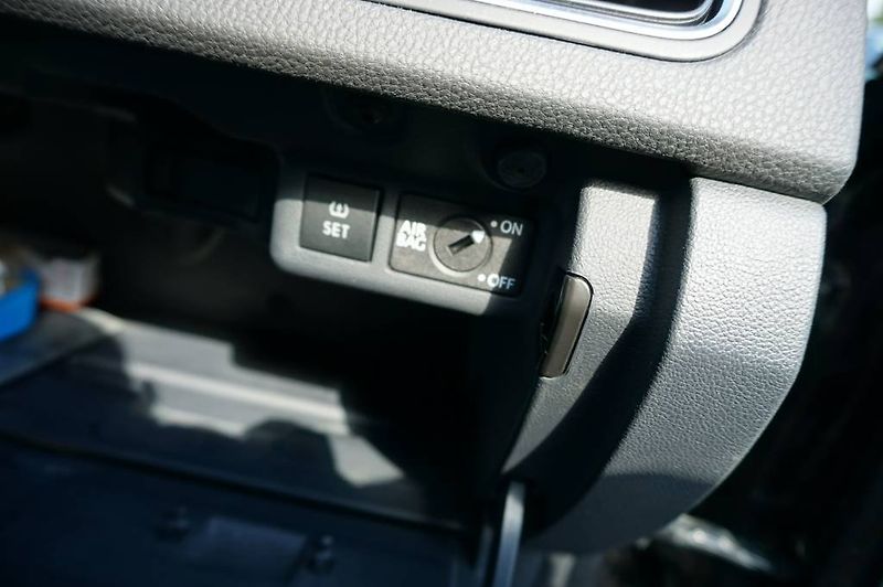 Volkswagen Polo (2012) 1,4  63 KW  nové v ČR - fotka 33 z 35