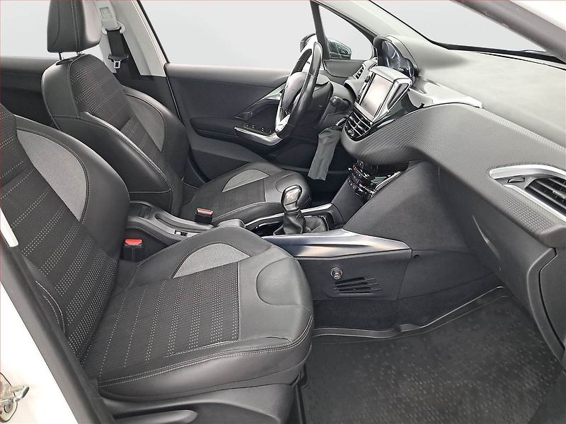 Peugeot 2008 (2013) Allure 1.6 VTi, Tempomat - fotka 9 z 20