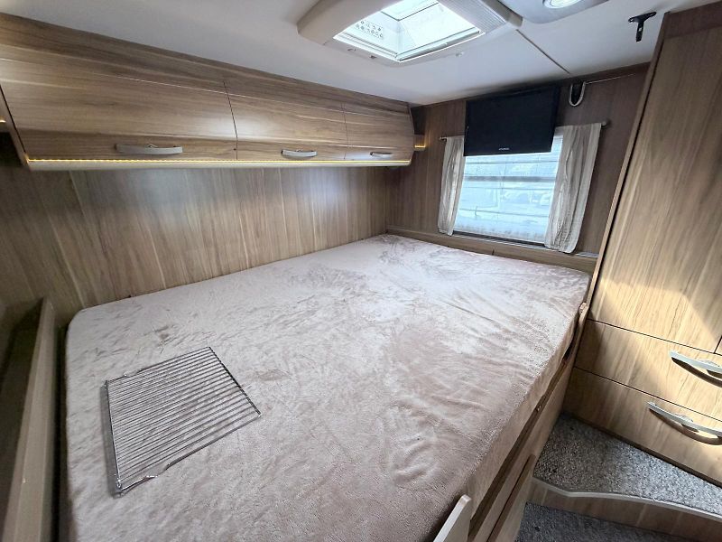 Pilote (2012) G832XLG Explorateur - fotka 24 z 34
