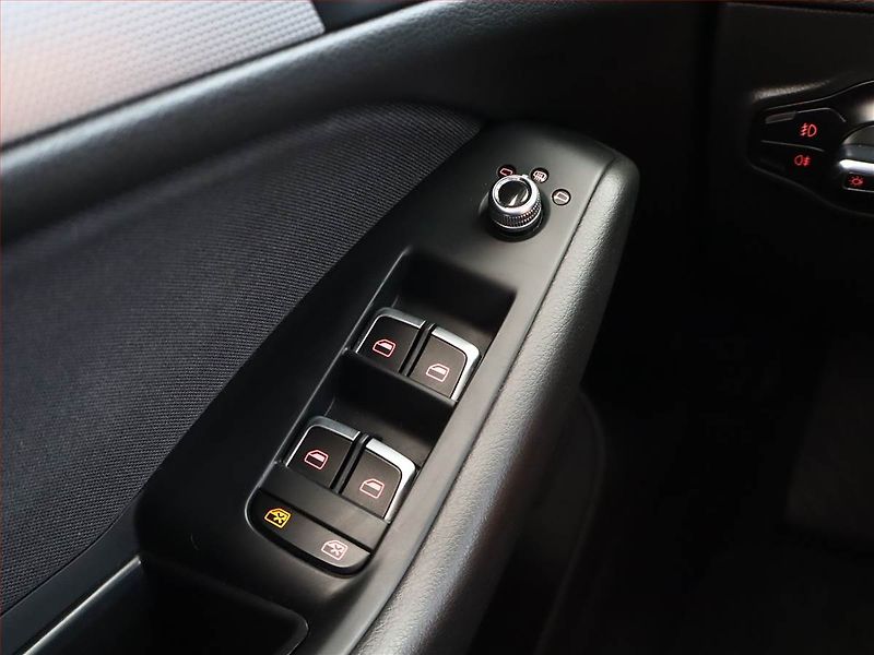 Audi Q5 (2017) 2.0 TDI, 4X4, Automat, Kůže - fotka 18 z 20