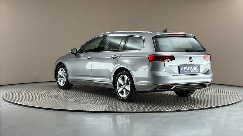 Volkswagen Passat 2.0 TDI DSG Elegance Variant - fotka 2 z 26