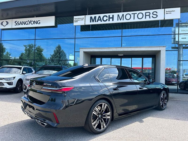 BMW Ostatní M760e xDrive, B&W Diamond TOP - fotka 8 z 35