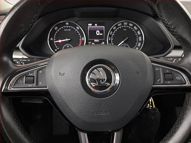 Škoda Superb (2015) 1.6 TDI, Kůže, Bi-Xenony - fotka 19 z 23