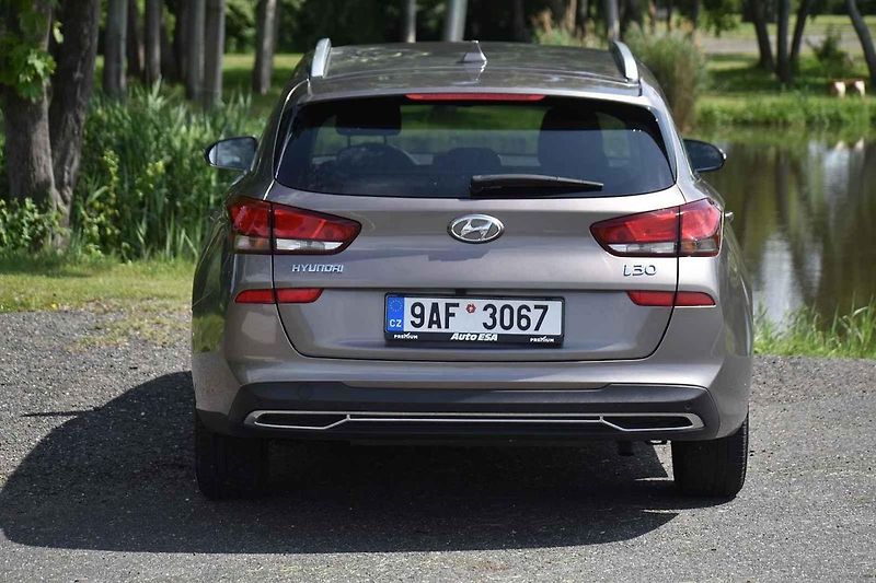 Tříletý exemplář Hyundai i30 kombi může novému majiteli dobře sloužit ještě dlouhou dobu.
