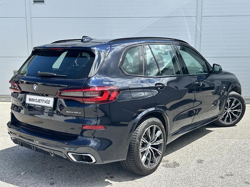 BMW X5 xDrive45e - fotka 2 z 17