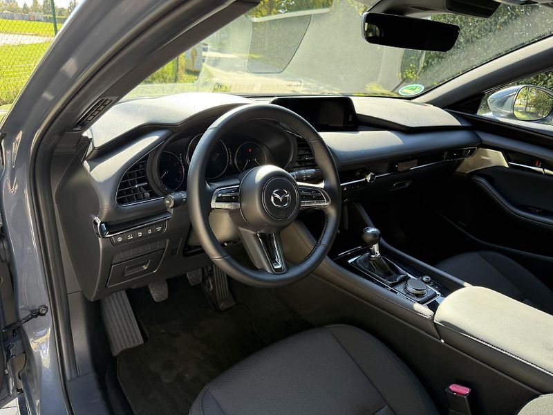 Mazda 3 2.0 Skyactiv-X Mild-Hybrid - fotka 26 z 33