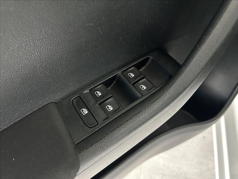 Škoda Fabia 1,2   TSI,SERVISKA,ČR,DPH - fotka 8 z 25