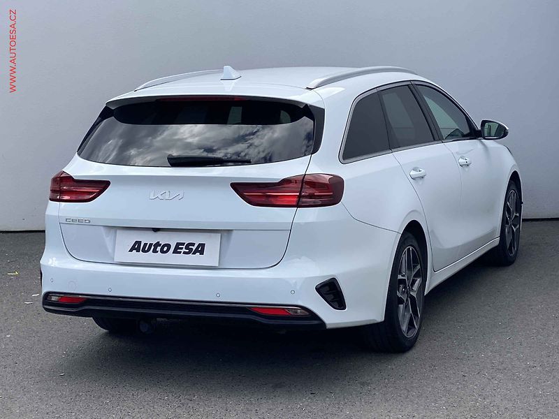 Kia Ceed (2022) 1.6 CRDi, 1.maj,ČR, LED - fotka 4 z 20