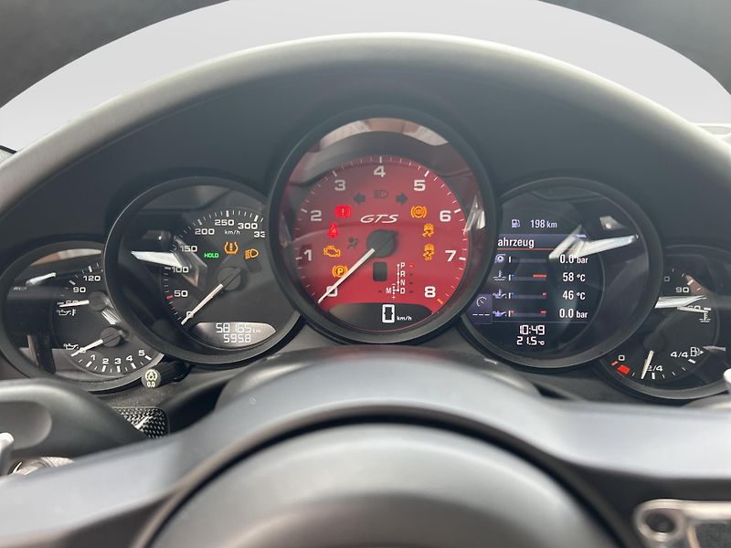 Porsche 911 Carrera 4 GTS Coupe - fotka 25 z 28