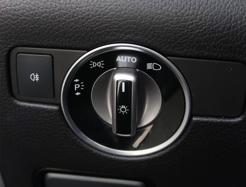 Mercedes-Benz SLC (2019) 300, Automat,180KW,Full Led - fotka 18 z 23