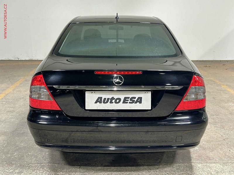 Mercedes-Benz Třídy E (2007) 2.2CDi E220, 1.maj, Xenon - fotka 5 z 15