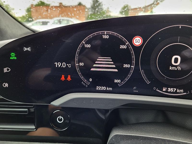 Porsche Taycan GTS 440kW 4S Electric - NOVÉ - fotka 11 z 48