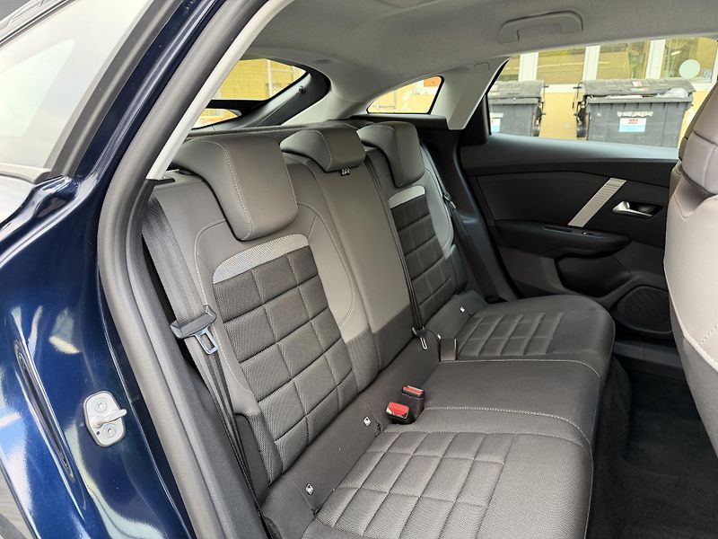 Citroën C4 (2025) PLUS PureTech 130k EAT8 - fotka 34 z 37