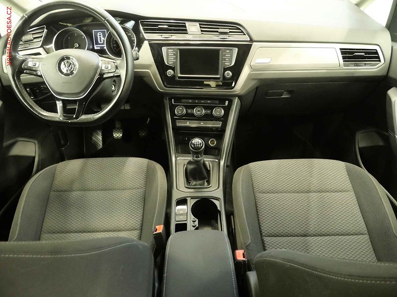 Volkswagen Touran (2017) 1.6TDi, 2.maj, Aut.klima - fotka 8 z 23