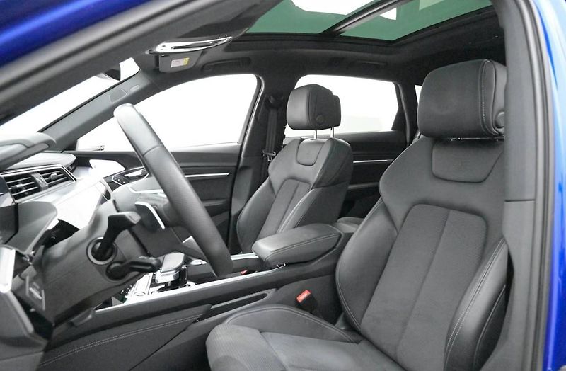 Audi Q8 e-tron 55 Q S-Line SoH 94% 360k Pano  - fotka 8 z 24
