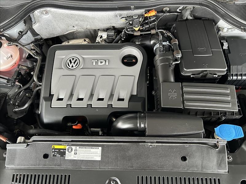 Volkswagen Tiguan 2,0   TDI,1.MAJ,SERVISKA,TAŽNÉ - fotka 20 z 22