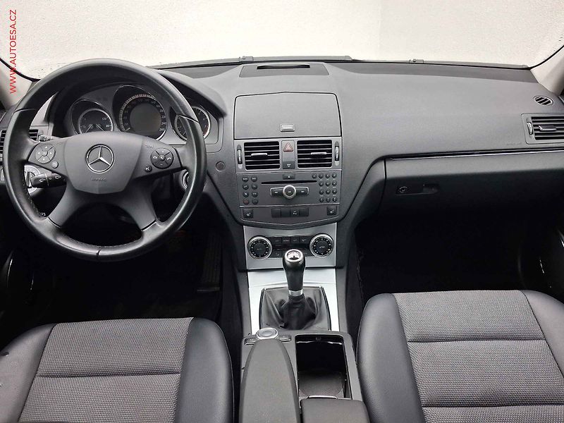 Mercedes-Benz Třídy C (2009) 1.6i C180, TZ, +kola, panor - fotka 8 z 16