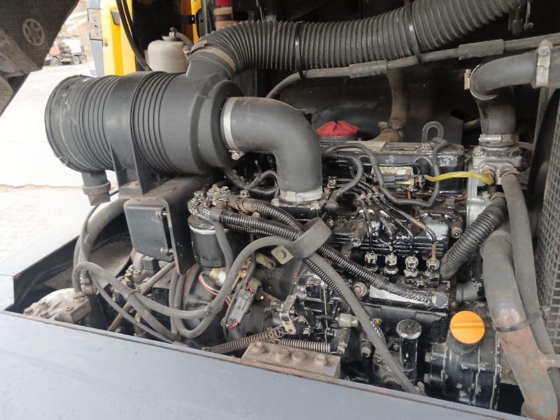 Komatsu (2004)  WA 85-3 4X4 - fotka 13 z 19