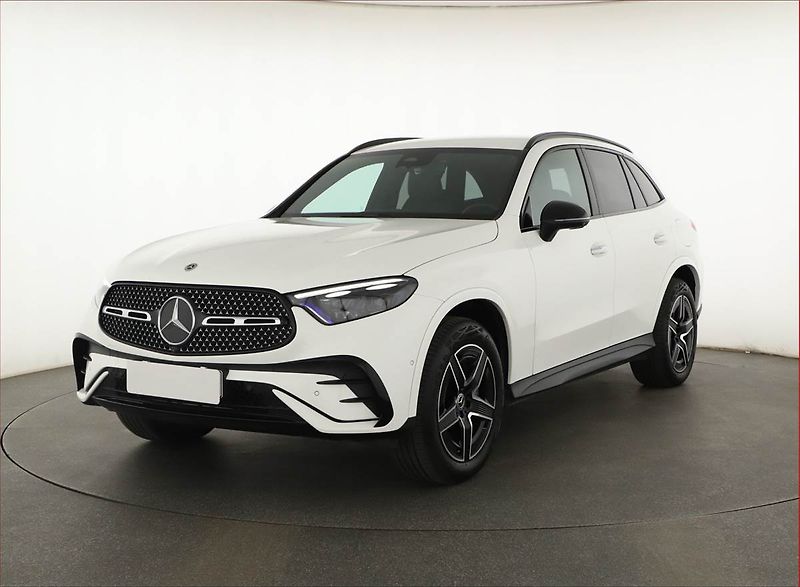 Mercedes-Benz GLC (2026) 300 e 4MATIC, AMG LINE - fotka 2 z 21