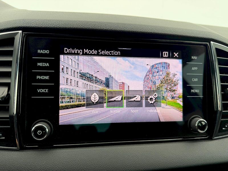 Škoda Karoq (2023) 1.5 TSI 110kW DSG Style Plus M - fotka 17 z 35