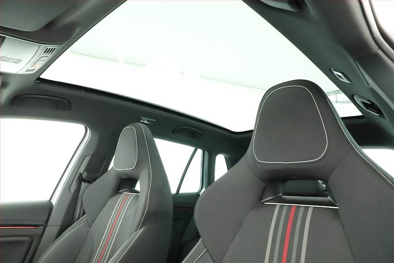 Škoda Kamiq (2025) 1.5 TSI, MONTE CARLO, AUTOMAT - fotka 10 z 20