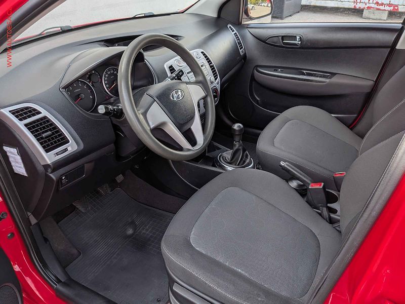 Hyundai i20 (2011) 1.2i, ČR, AC - fotka 9 z 13