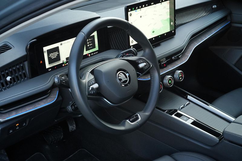 Škoda Superb 2.0 TSI, L&K, ČR, 4x4, Záruka - fotka 13 z 43