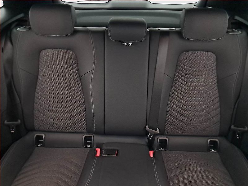 Mercedes-Benz GLA (2024) 200 d 4MATIC - fotka 10 z 22