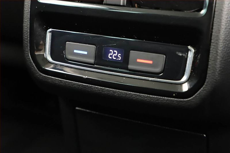 Volkswagen Passat (2018) 2.0 TDI, 4X4, Automat, Kůže - fotka 16 z 18