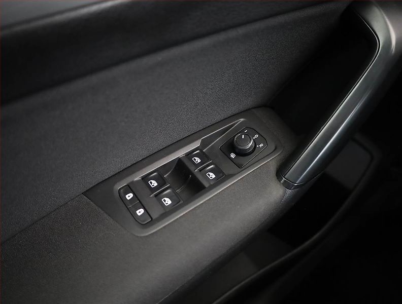 Volkswagen Touran (2016) 1.6 TDI, 7 míst, Serv.kniha - fotka 14 z 19